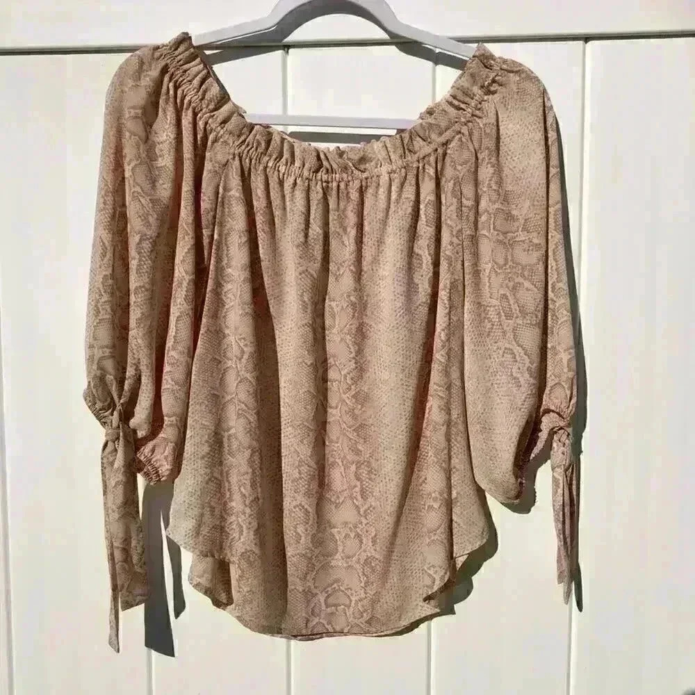 BCBG MAXZIRIA Off Shoulder 3/4 Sleeve with tie Animal Print Blouse Sz. S